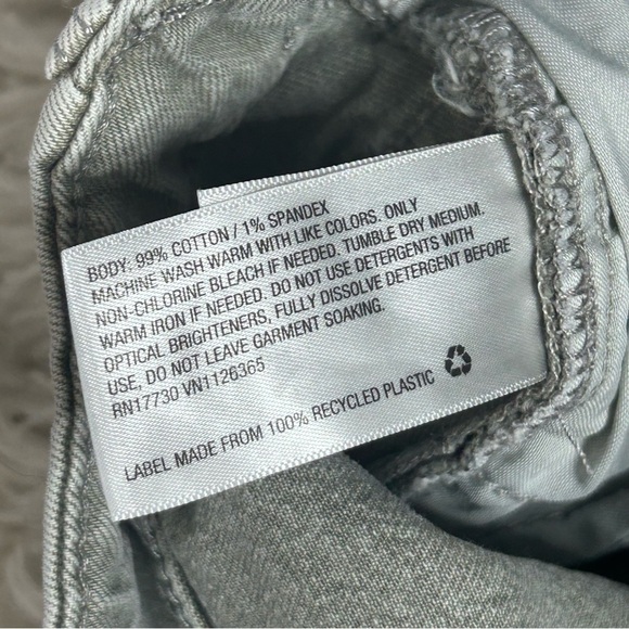 Universal Thread Vintage Midi Gray Denim Shorts - Picture 9 of 9